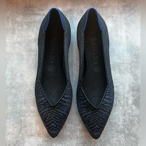 Retired Rothys Points in Night Metallic - Size 10.5